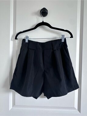 Black Women's Pleated Shorts